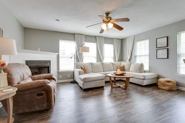 6003 Hill Cir, Bon Aqua, TN 37025