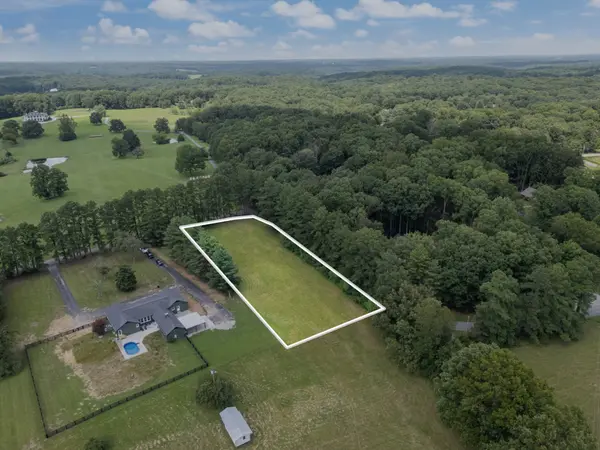2 Old Pond Lane, Dickson, TN 37055