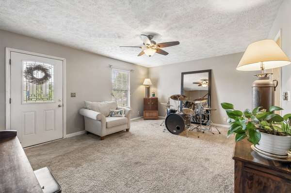 5633 Constantine Dr, Rockvale, TN 37153