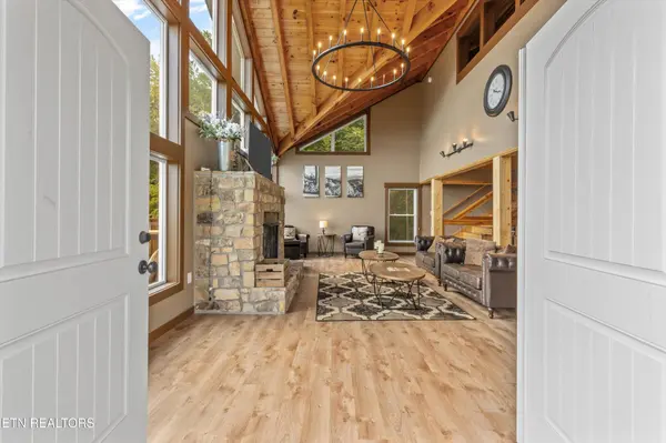 622 Wiley Oakley Drive, Gatlinburg, TN 37738