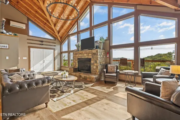 622 Wiley Oakley Drive, Gatlinburg, TN 37738
