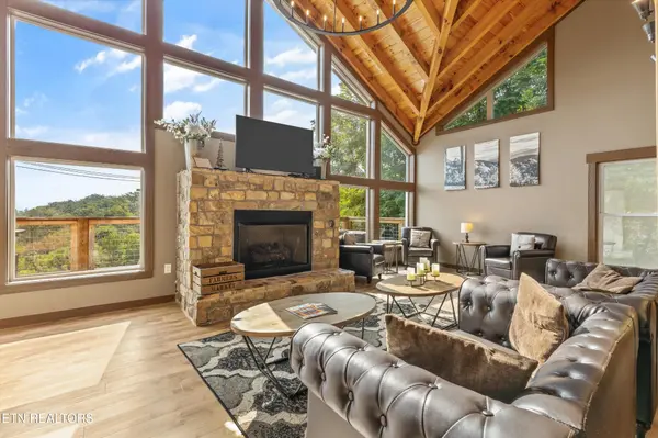 622 Wiley Oakley Drive, Gatlinburg, TN 37738