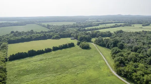 3130 Luke Moser Rd, Columbia, TN 38401