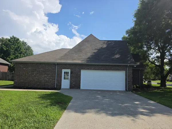 2810 Regenwood Dr, Murfreesboro, TN 37129
