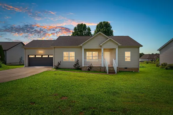 1976 Normandy Dr, Columbia, TN 38401