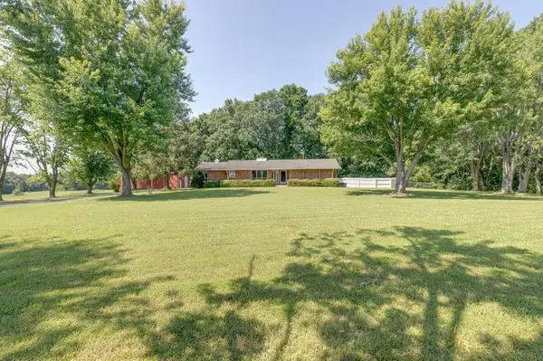1075 Batson Mill Rd, Charlotte, TN 37036