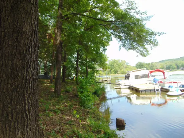 2995 Beech Creek Loop, Clifton, TN 38425