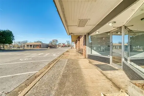 110 W Gallatin St #W, Adairville, KY 42202