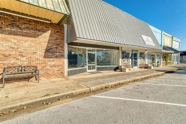 110 W Gallatin St #W, Adairville, KY 42202