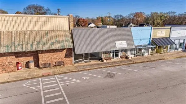 110 W Gallatin St #W, Adairville, KY 42202