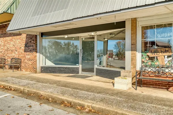 110 W Gallatin St #W, Adairville, KY 42202