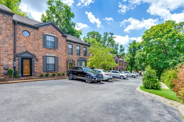 2018 Stokes Ln, Nashville, TN 37215