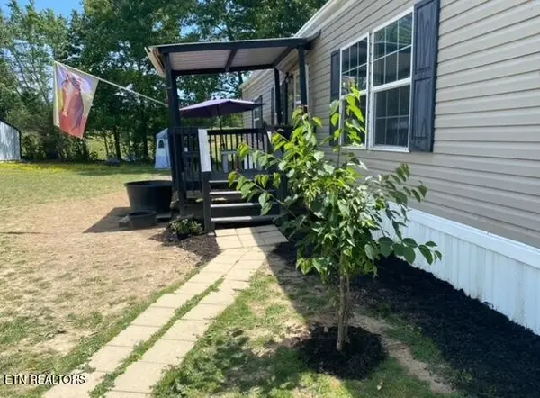 174 Claude Howard Rd, Deer Lodge, TN 37726