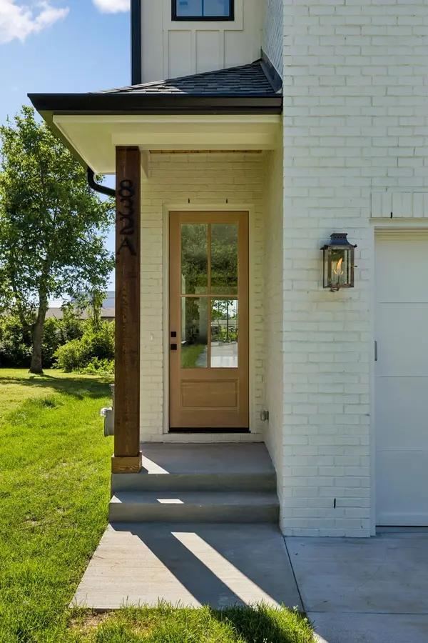 832A Neartop Dr, Nashville, TN 37205