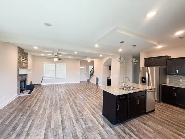 1142 Eagles View Dr, Clarksville, TN 37040