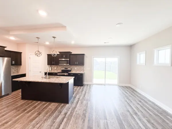1142 Eagles View Dr, Clarksville, TN 37040