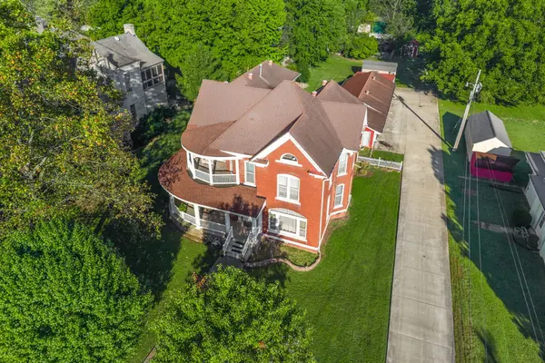 112 E Park St, Guthrie, KY 42234