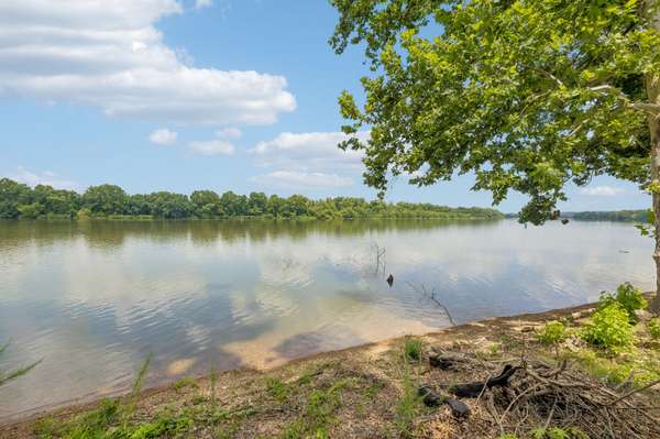 194 Lakeshore Cir, Bumpus Mills, TN 37028