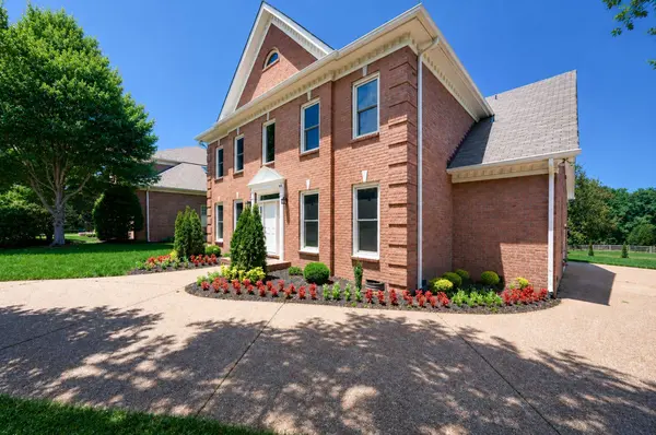 1605 Ardenwood Ct, Nashville, TN 37215
