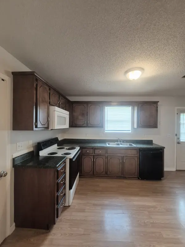 825 Decoy Ct, Oak Grove, KY 42262
