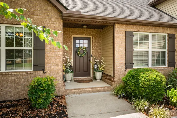 1425 Round Rock Dr, Murfreesboro, TN 37128