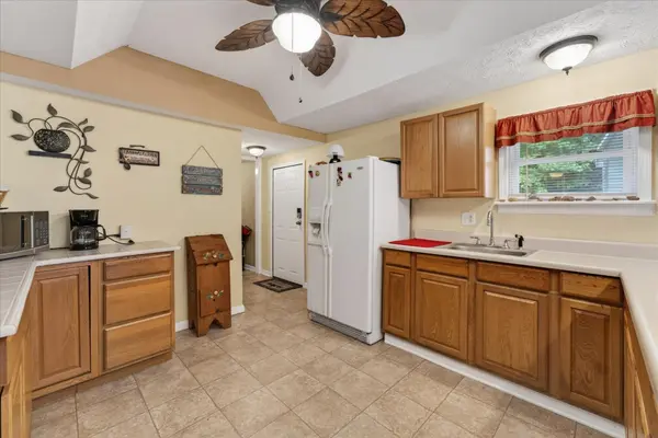 122 Lakeview Rd, Stewart, TN 37175