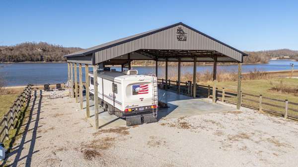 2571 Hardin Bottom River Rd, Clifton, TN 38425