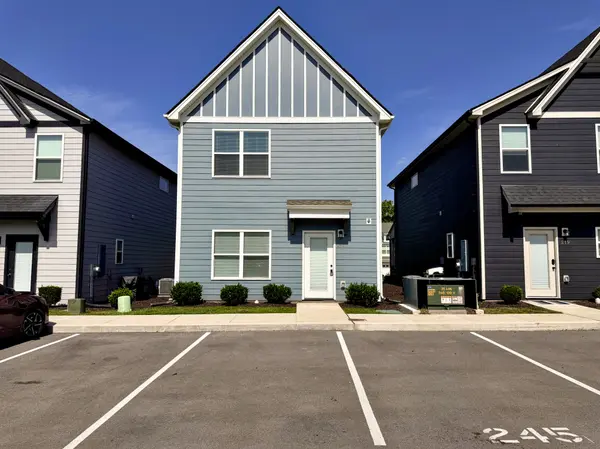 245 Holywell Dr, Gallatin, TN 37066