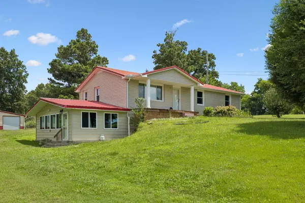 827 Tommy Oliver Rd, Clarksville, TN 37042