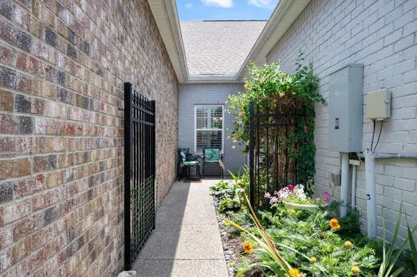 319 Buckner Cir, Mount Juliet, TN 37122