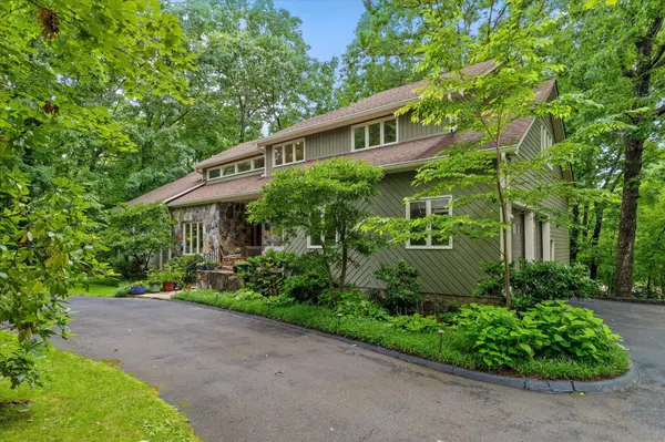 10 Pebble Lane, Signal Mountain, TN 37377