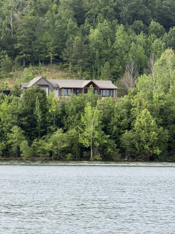 396 Moores Ln, Stewart, TN 37175