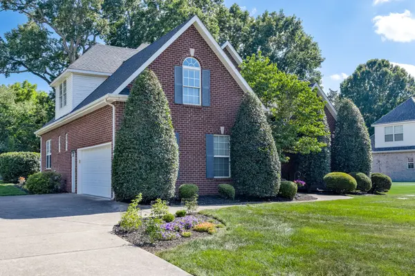 1316 Lunar Dr, Murfreesboro, TN 37129