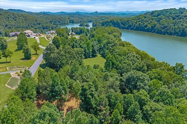 16 Copper Still Way Drive, Madisonville, TN 37354