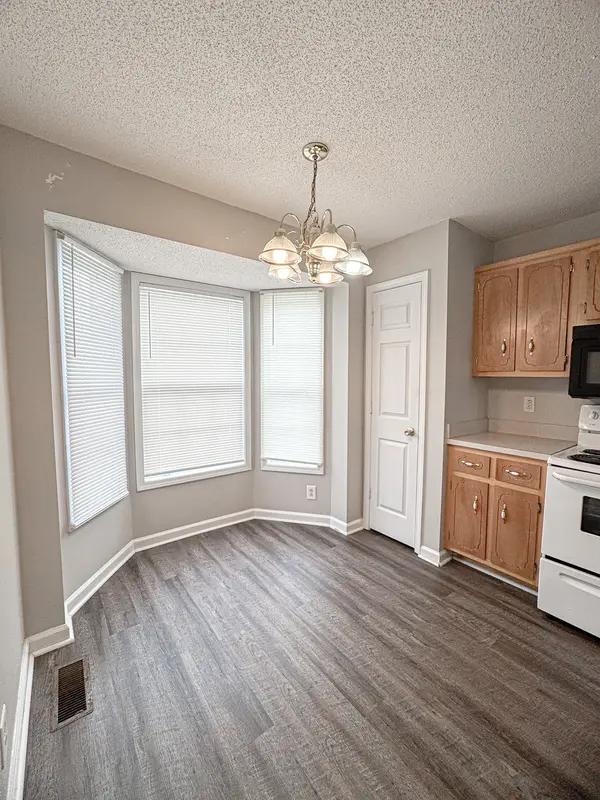201 Tree Line Dr #205, Oak Grove, KY 42262