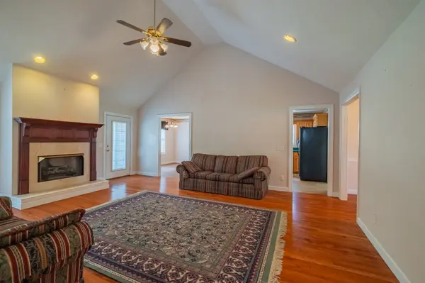 537 Big Oak Dr, Manchester, TN 37355