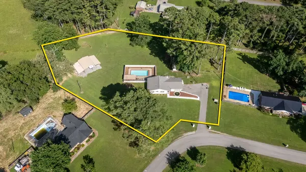 13 West Rd, Fayetteville, TN 37334