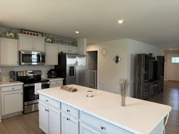 469 Steamview Dr, White House, TN 37188