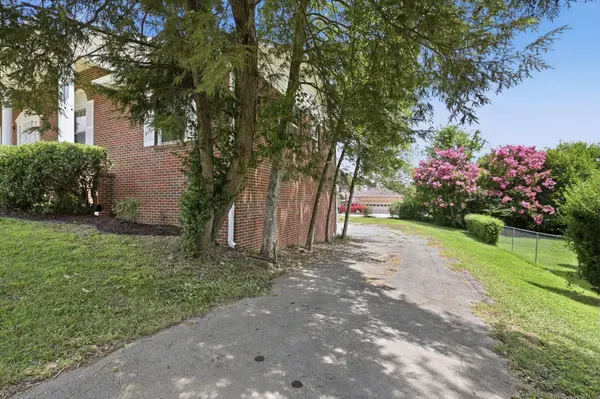 3833 Pin Oak Terrace, Chattanooga, TN 37411