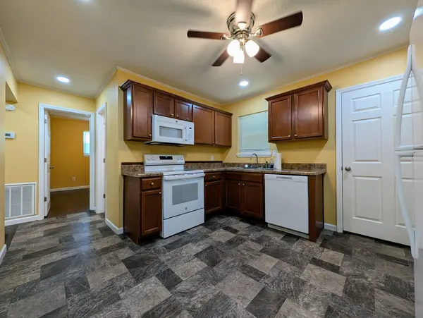 125 Dixie Dr #NE, Cleveland, TN 37323