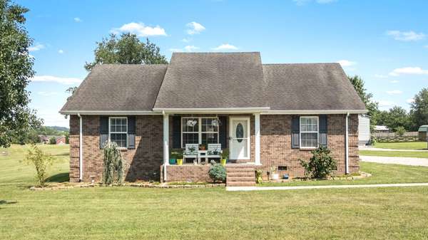 1012 Peak Dr, Castalian Springs, TN 37031