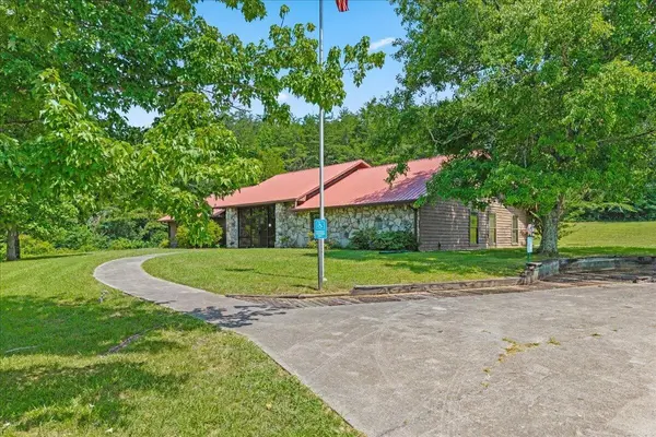274 State Highway 310, Etowah, TN 37331