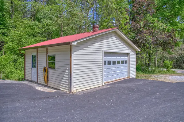 2952 Hanging Limb Hwy, Monterey, TN 38574