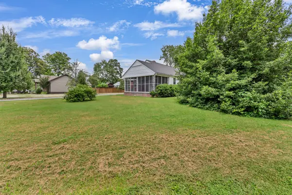 217 E Meadow Cir, Clarksville, TN 37043