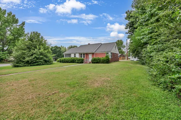 217 E Meadow Cir, Clarksville, TN 37043