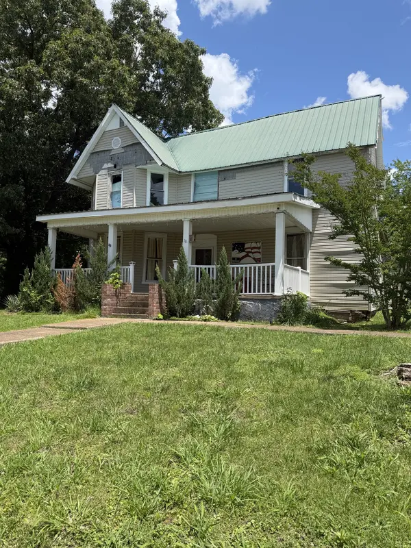 115 Cherry St, Camden, TN 38320