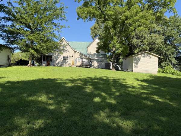 115 Cherry St, Camden, TN 38320
