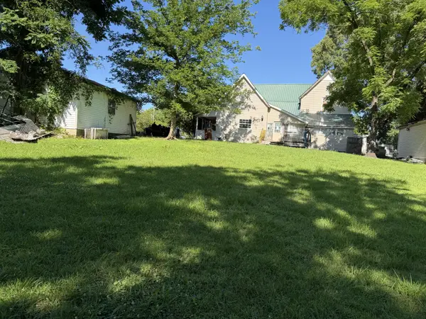 115 Cherry St, Camden, TN 38320