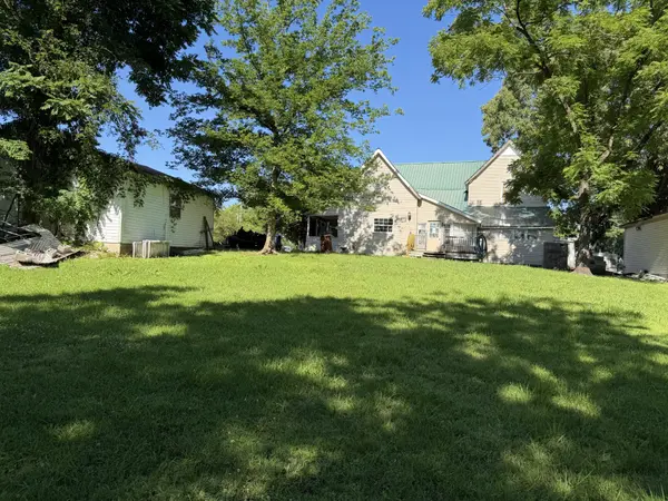 115 Cherry St, Camden, TN 38320