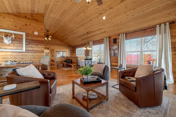 300 Crest Dr, Smithville, TN 37166